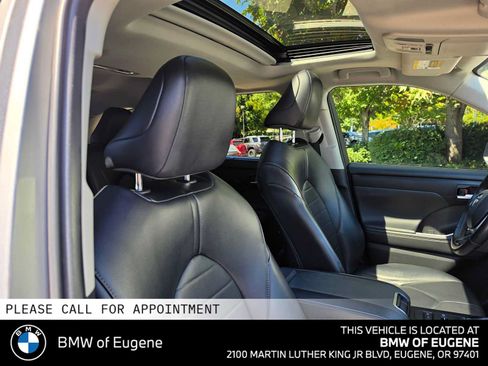 Used 2022 Toyota Highlander XLE AWD/4WD image 13