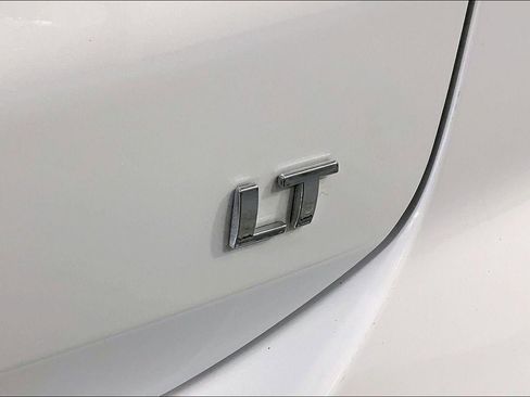 Used 2023 Chevrolet Equinox LT FWD image 8
