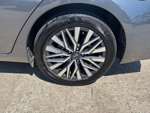 Used 2025 Nissan Altima 2.5 SV FWD image 30