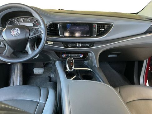 Used 2020 Buick Enclave Essence image 6