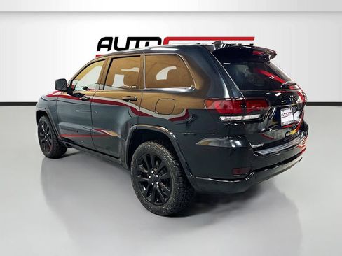 Used 2018 Jeep Grand Cherokee Altitude AWD/4WD image 5