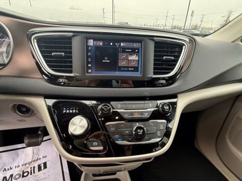 Used 2023 Chrysler Voyager LX image 30