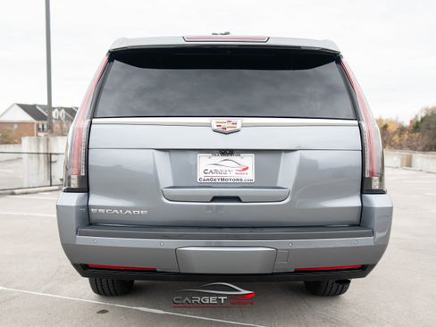 Used 2019 Cadillac Escalade ESV Luxury AWD/4WD image 6