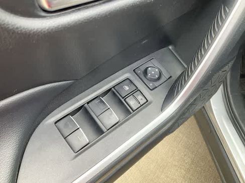 Used 2022 Toyota RAV4 XLE w/ Convenience Package FWD image 13