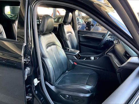 Used 2023 Jeep Grand Cherokee L Overland image 8