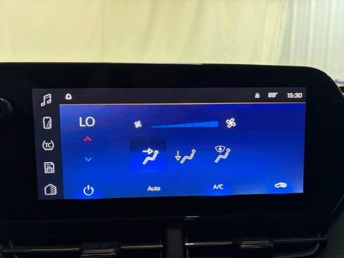 Used 2025 Chevrolet Trax RS w/ Sunroof Package FWD image 51