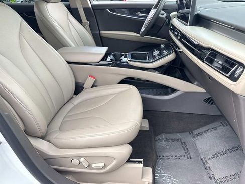 Certified 2023 Lincoln Nautilus AWD w/ Premium Package image 11