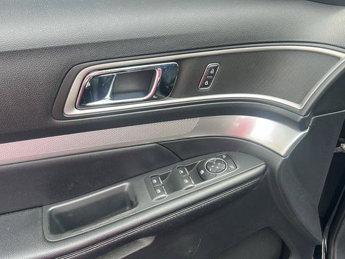 Used 2017 Ford Explorer XLT w/ Equipment Group 201A FWD image 16