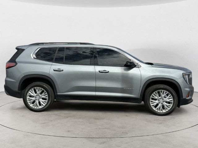 Used 2025 GMC Acadia Elevation w/ Elevation Premium Package AWD/4WD image 4