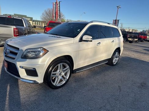 Used 2015 Mercedes-Benz GL 550 4MATIC image 3