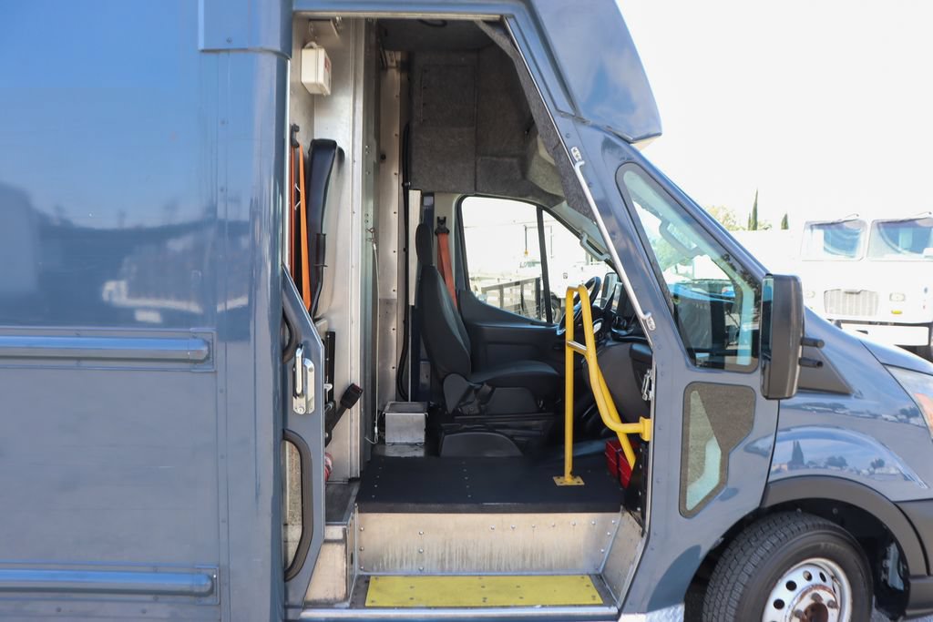 Used 2022 Ford Transit 350 DRW RWD image 33