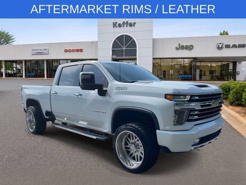 Used 2020 Chevrolet Silverado 2500 High Country w/ Technology Package AWD/4WD image 2