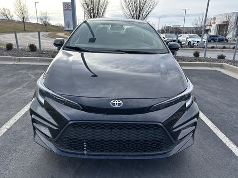 Used 2023 Toyota Corolla SE image 3