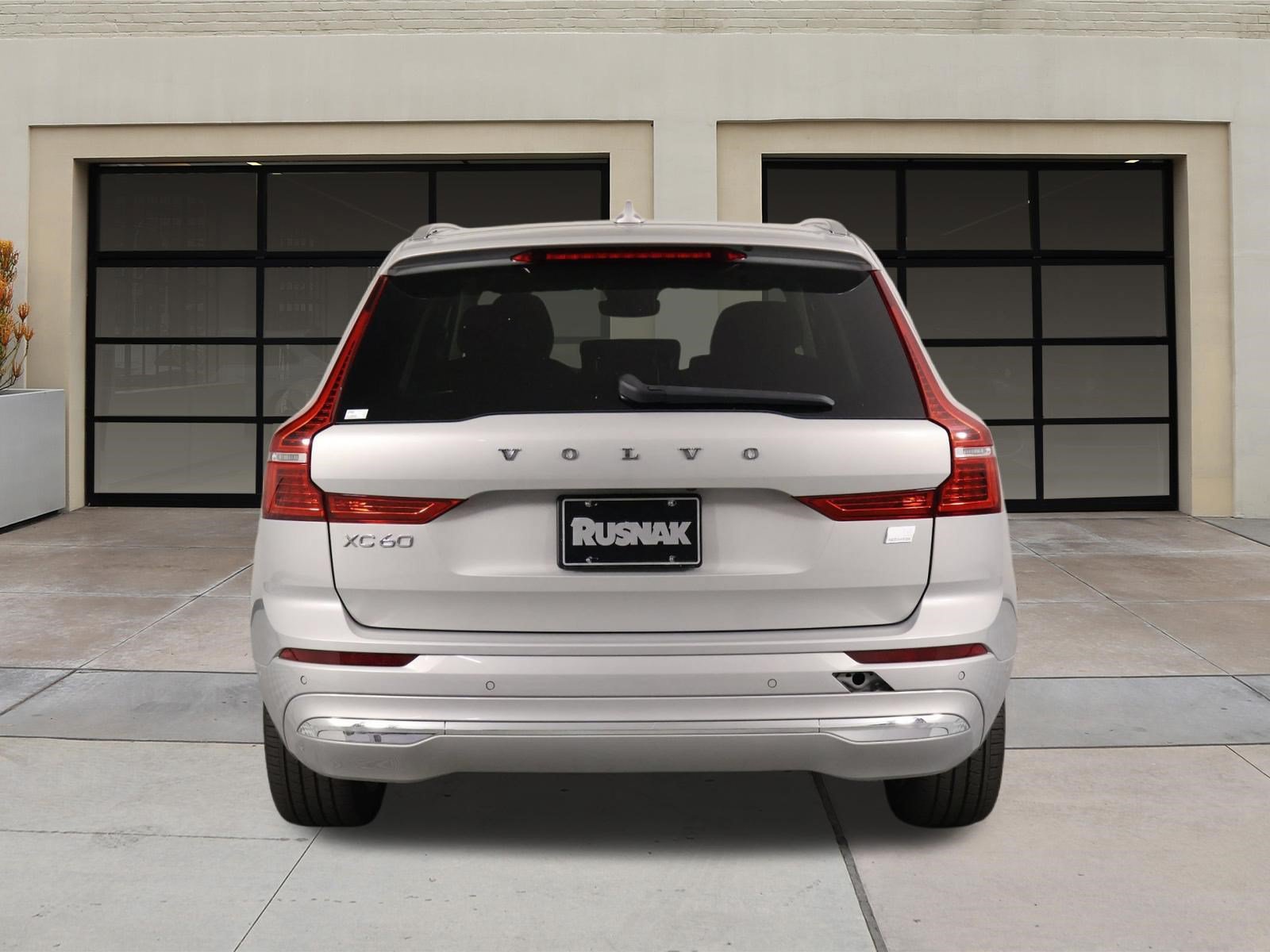 Certified 2023 Volvo XC60 T8 Plus AWD/4WD image 5