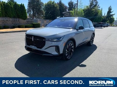 New 2026 Lincoln Nautilus Reserve w/ Jet Appearance Package AWD/4WD image 1