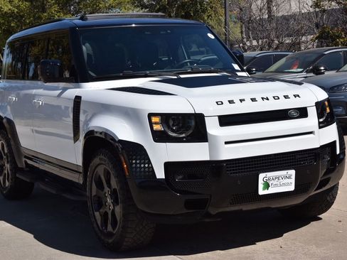 Used 2023 Land Rover Defender 110 X-Dynamic SE image 4