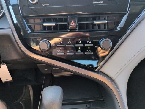 Used 2021 Toyota Camry LE AWD/4WD image 18