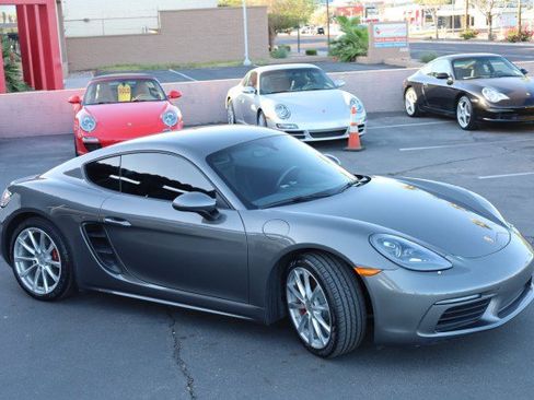 Used 2018 Porsche 718 Cayman RWD image 11