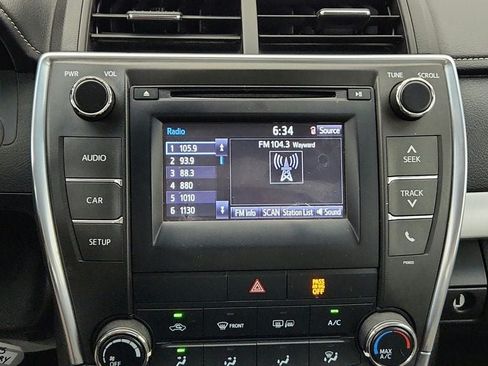 Used 2015 Toyota Camry SE FWD image 18