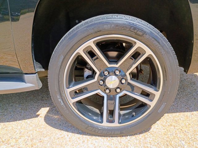 Used 2015 Chevrolet Suburban LT RWD image 15