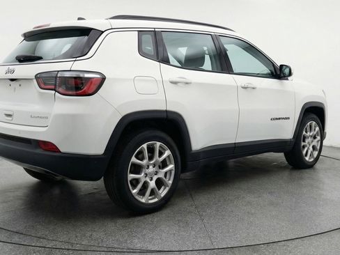 Used 2025 Jeep Compass Limited AWD/4WD image 9