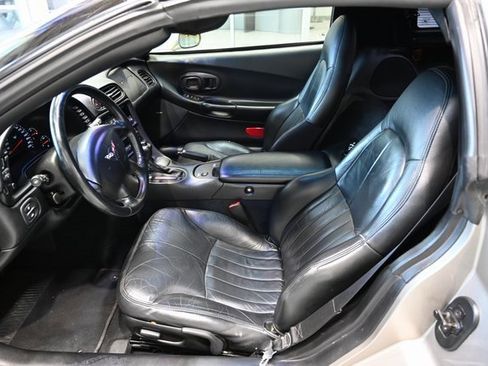 Used 2000 Chevrolet Corvette Coupe w/ Roof Pkg image 14