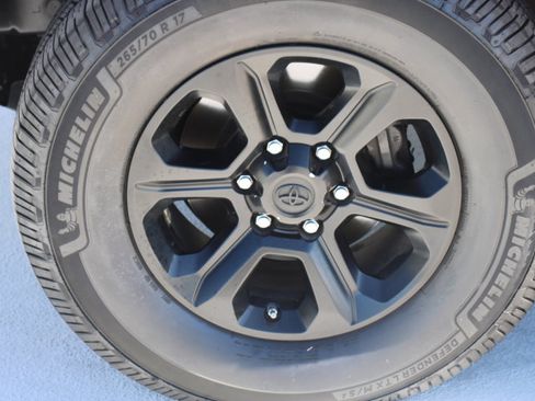 Used 2021 Toyota 4Runner SR5 Premium w/ Moonroof Package AWD/4WD image 10
