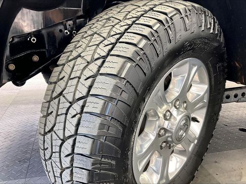 Used 2025 RAM 2500 Big Horn AWD/4WD image 32