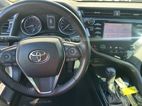 Used 2019 Toyota Camry L image 11