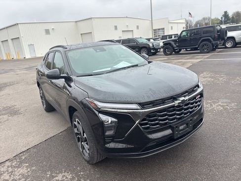 Used 2025 Chevrolet Trax RS w/ Sunroof Package image 6