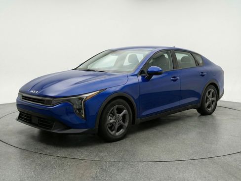 Used 2025 Kia K4 FWD image 3