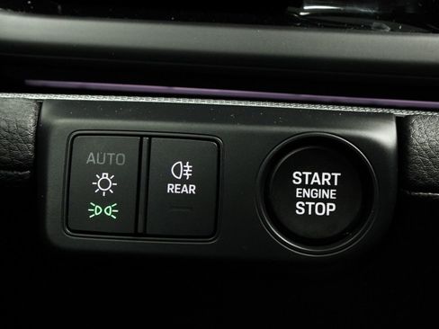 Certified 2025 Porsche Panamera 4 AWD/4WD image 36