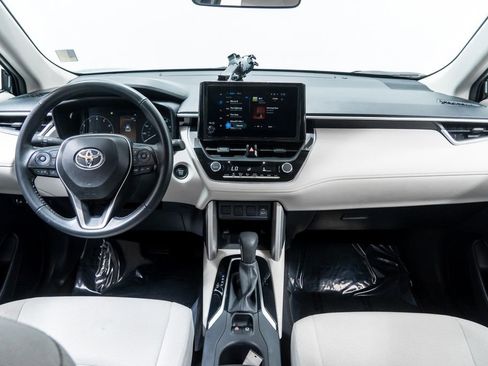 Used 2024 Toyota Corolla Cross LE AWD/4WD image 19