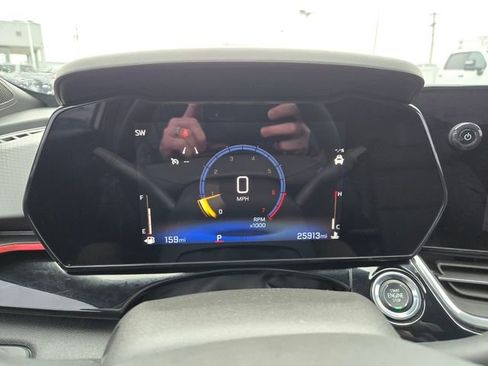 Used 2025 Chevrolet Trax RS image 30