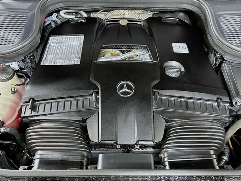 Used 2024 Mercedes-Benz GLS 580 4MATIC image 32