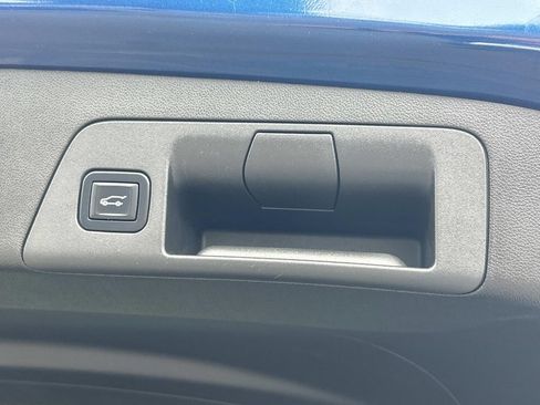 Used 2022 Buick Envision Essence w/ Technology Package I FWD image 17