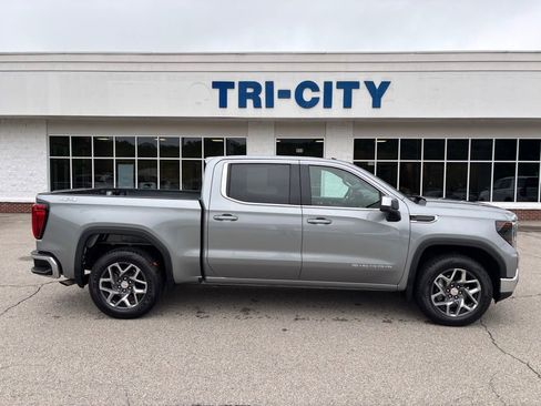 Used 2023 GMC Sierra 1500 SLE AWD/4WD image 6