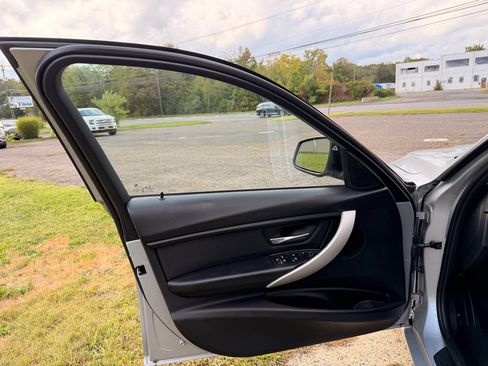 Used 2018 BMW 320i xDrive Sedan image 24