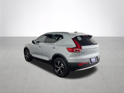 Used 2025 Volvo XC40 B5 Core AWD/4WD image 8