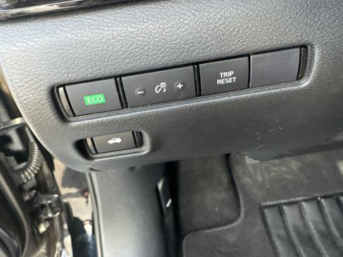 Used 2020 Nissan Sentra SV w/ SV Premium Package FWD image 15