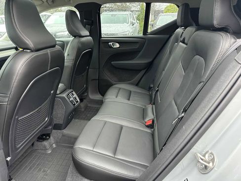 Used 2025 Volvo XC40 B5 Plus w/ Protection Package Premier image 15