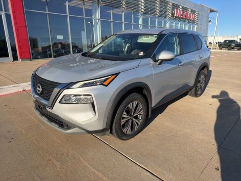 Used 2023 Nissan Rogue SV image 1