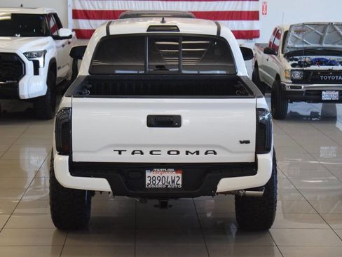 Used 2017 Toyota Tacoma SR5 image 28