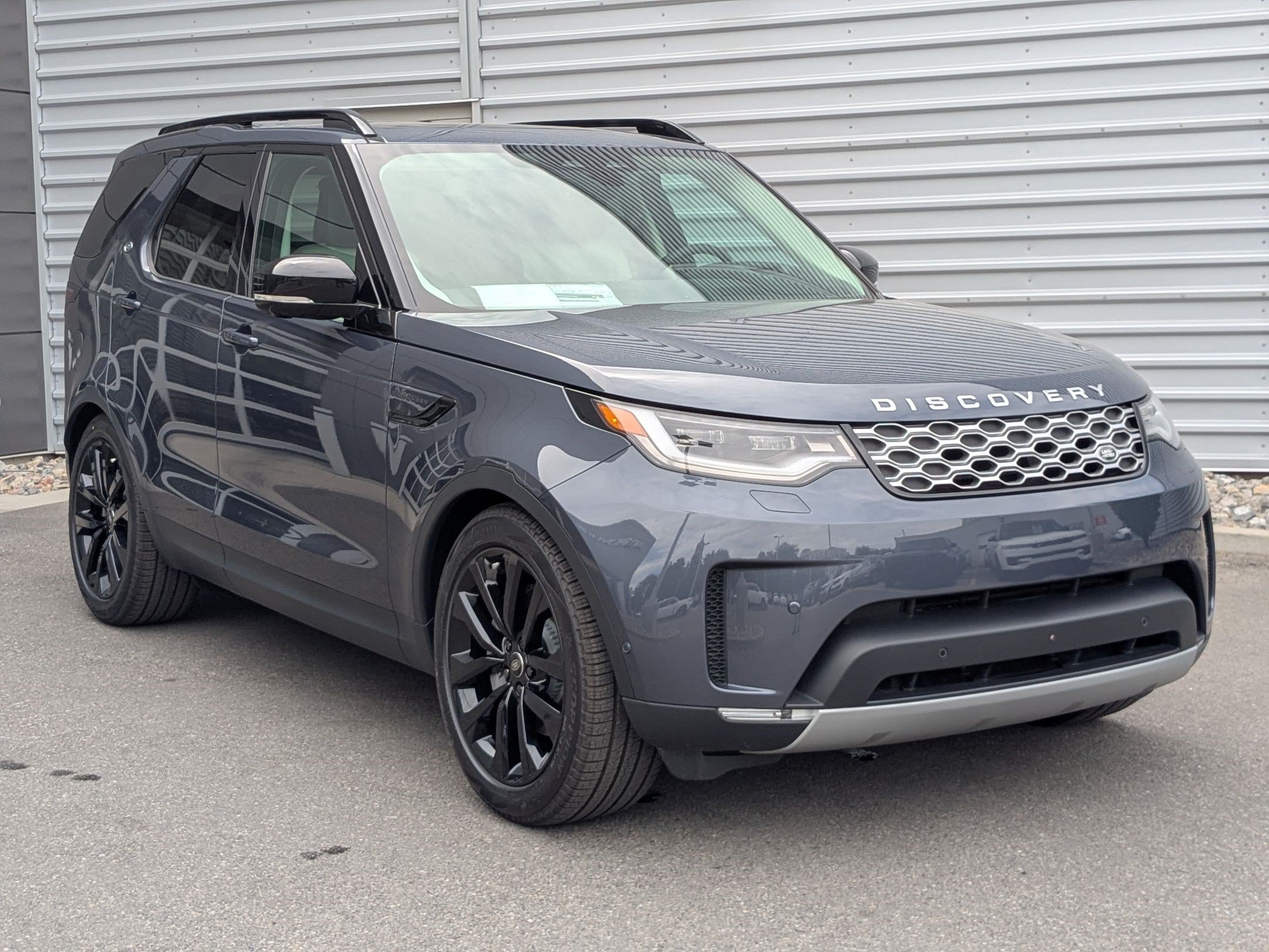 New 2026 Land Rover Discovery S AWD/4WD image 3