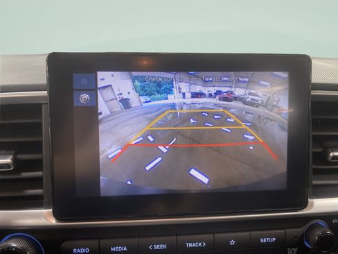 Used 2025 Hyundai Venue SEL FWD image 24
