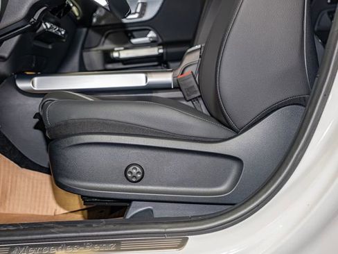 Used 2026 Mercedes-Benz GLB 250 4MATIC image 15