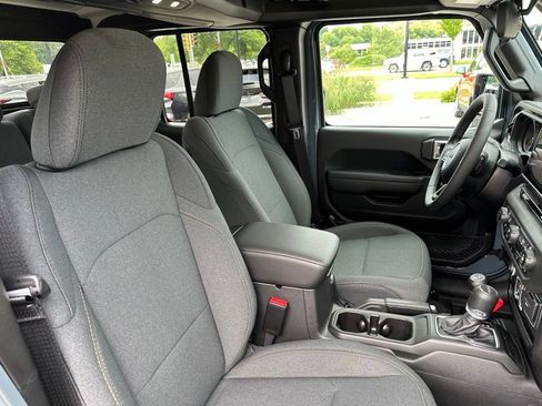 New 2026 Jeep Gladiator Sport AWD/4WD image 15