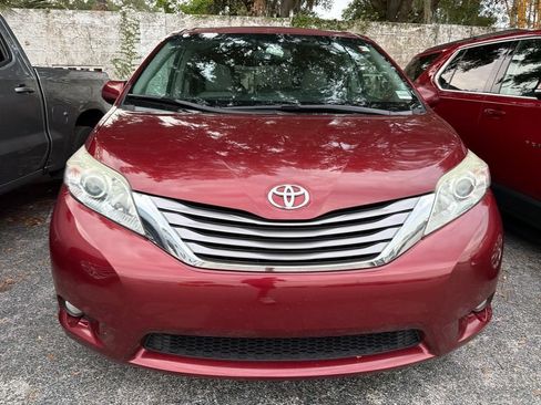 Used 2016 Toyota Sienna XLE Premium FWD image 2