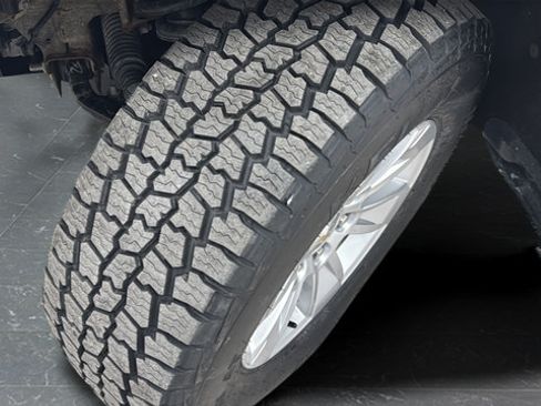 Used 2023 Chevrolet Silverado 1500 LT AWD/4WD image 29