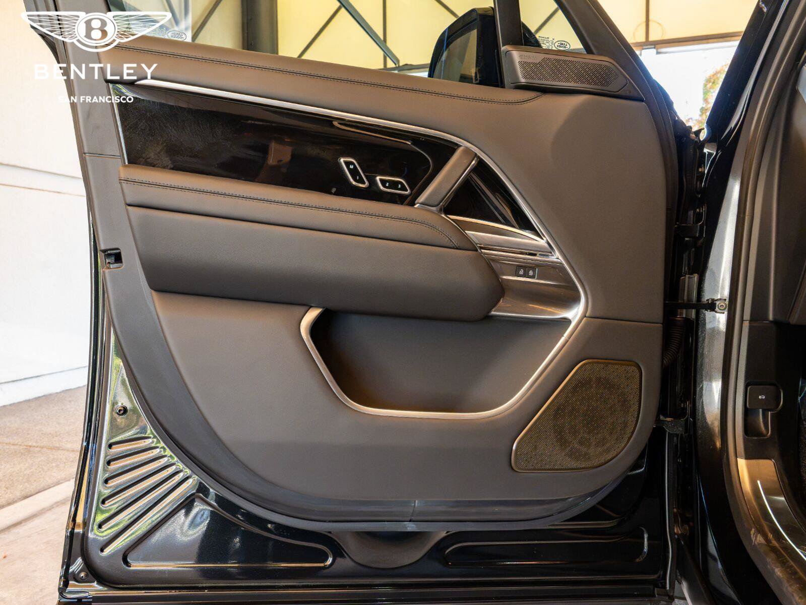 Used 2025 Land Rover Range Rover Autobiography AWD/4WD image 8